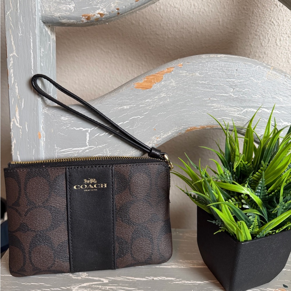 NWOT Coach Signature Brown and Black Wristlet